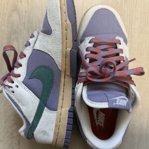 Nike low-top sneaker in cream with lavender and rust accents